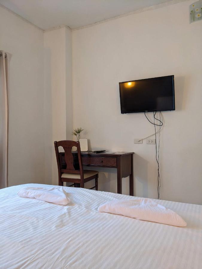 Hotel V At Panus Phanat Nikhom Exterior foto
